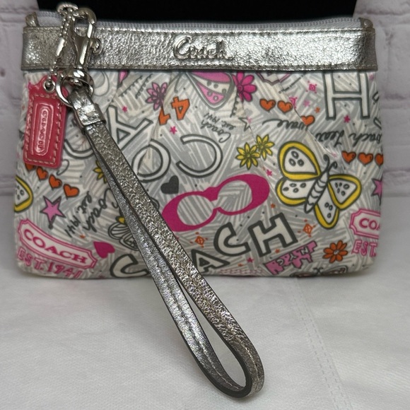 Coach Poppy Butterfly Graffiti Satan Wristlet Hangtag Silver Metallic LeatherEUC - Picture 5 of 16